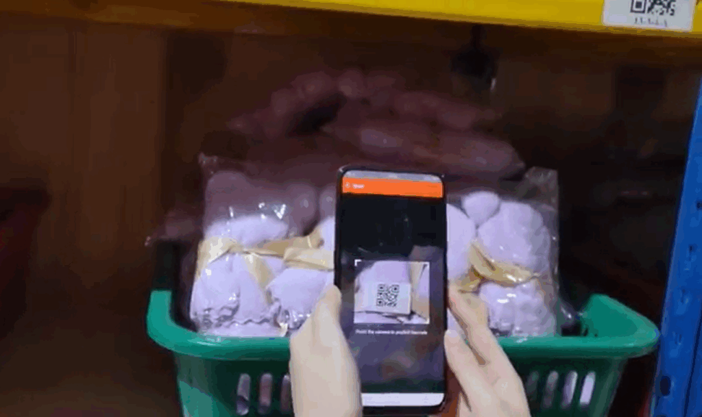 A staff using PayRecon WMS to digitalize their inventory management