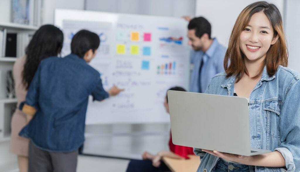 Team discussion for seo in market